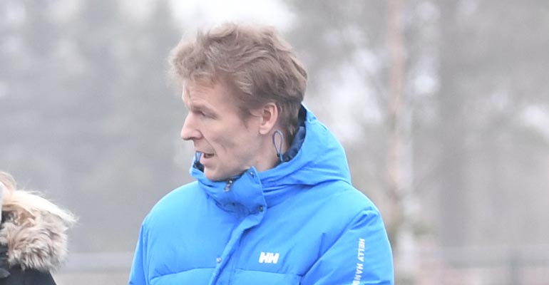 Toni Niemisellä on uusi rakas. Toni Niemisellä on uusi rakas.