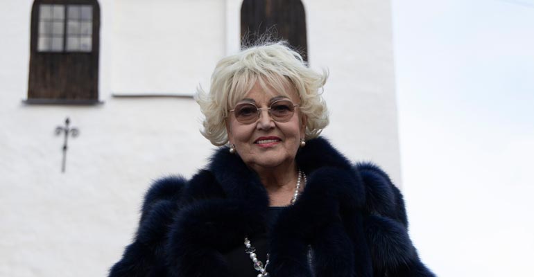 Virpi Miettinen on kuvataiteilija. Virpi Miettinen on kuvataiteilija.
