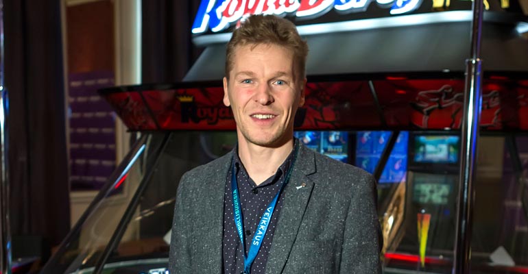 Toni Nieminen muutti uuden rakkaansa taloon. Toni Nieminen muutti uuden rakkaansa taloon.