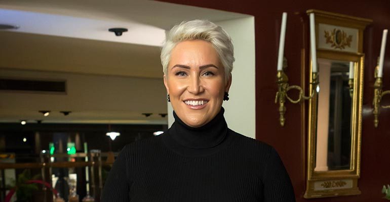 Mira Kasslin meni kävellen töihin. Mira Kasslin meni kävellen töihin.