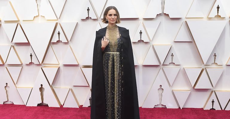 Natalie Portmanin viitta sai paljon huomiota. Natalie Portmanin viitta sai paljon huomiota.