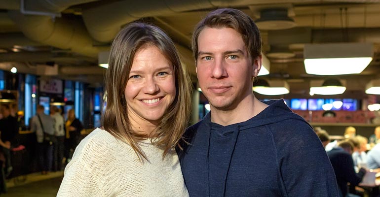 Aku Hirviniemi ja Sonja-rakas kävivät huutokaupassa. Aku Hirviniemi ja Sonja-rakas kävivät huutokaupassa.