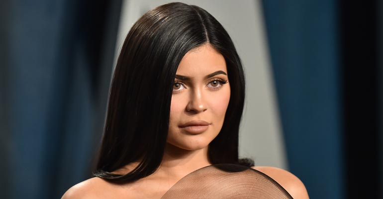 Kylie Jenner ylitti miljardin dollarin rajapyykin jo 21-vuotiaana. Kylie Jenner ylitti miljardin dollarin rajapyykin jo 21-vuotiaana.