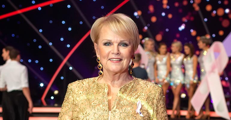Katri Helenan äiti kuoli. Katri Helenan äiti kuoli.