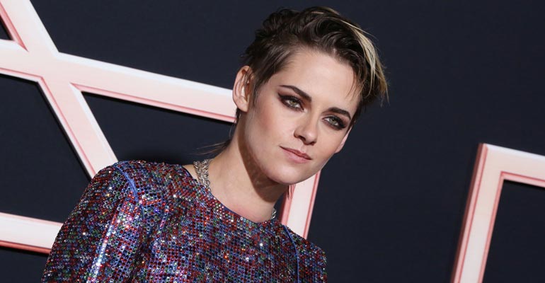 Kristen Stewart paljasti säärensä. Kristen Stewart paljasti säärensä.