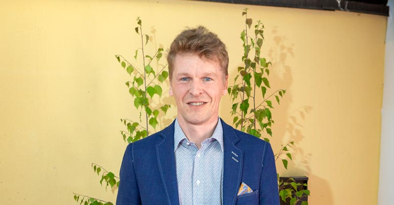 Toni Nieminen jätti erohakemuksen. Toni Nieminen jätti erohakemuksen.