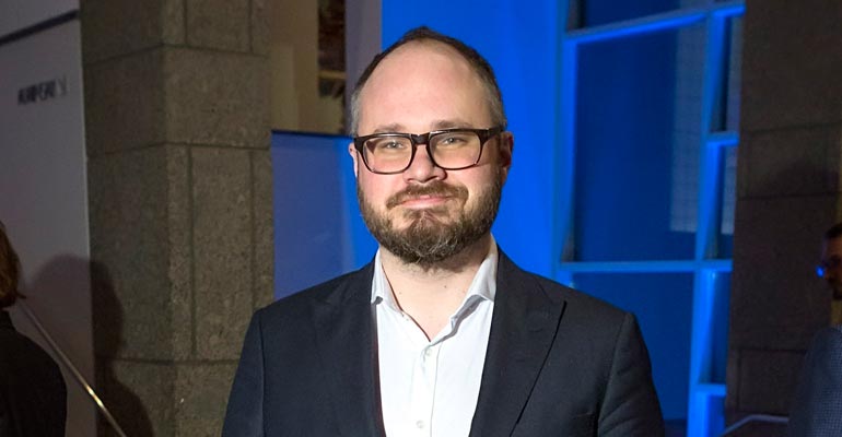 Tuomas Enbuske päästi pikkumaksut ulosottoon. Tuomas Enbuske päästi pikkumaksut ulosottoon.