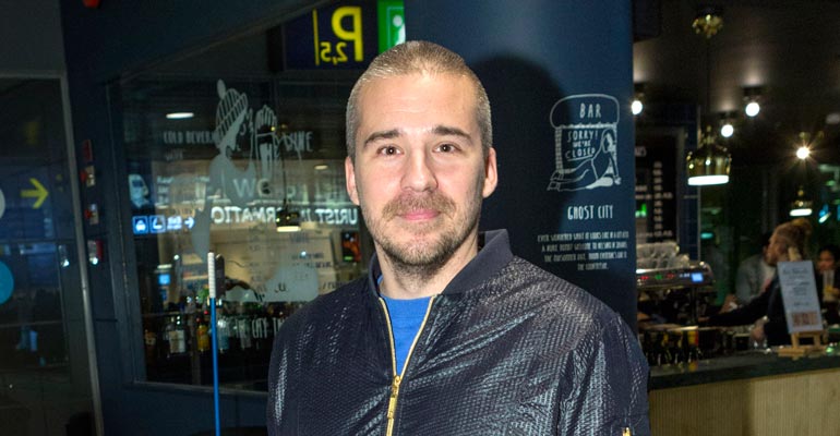 Aleksi Valavuoren talo on remontissa. Aleksi Valavuoren talo on remontissa.