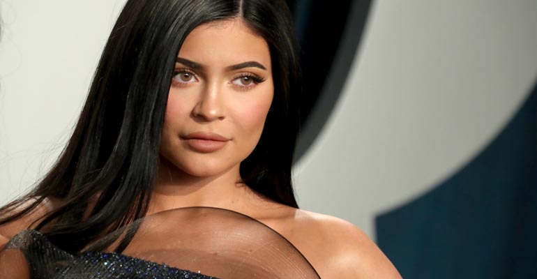 Kylie Jenner tienasi viime vuonna toiseksi eniten naisjulkkiksista. Kylie Jenner tienasi viime vuonna toiseksi eniten naisjulkkiksista.