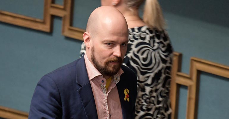 Mikko Kärnä vastaa kohuun. Mikko Kärnä vastaa kohuun.