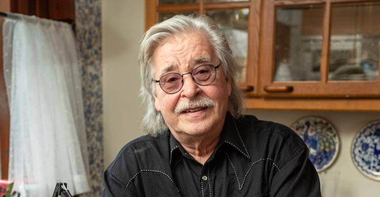 Matti Esko levyttää katria. Matti Esko levyttää katria.