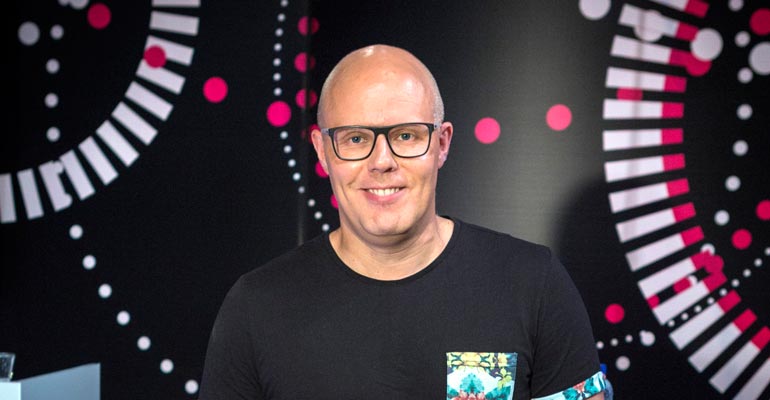 Aki Linnanahde osti asunnon. Aki Linnanahde osti asunnon.