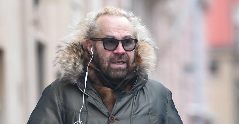 Jussi Parviaisen piuhat menivät solmuun. Jussi Parviaisen piuhat menivät solmuun.