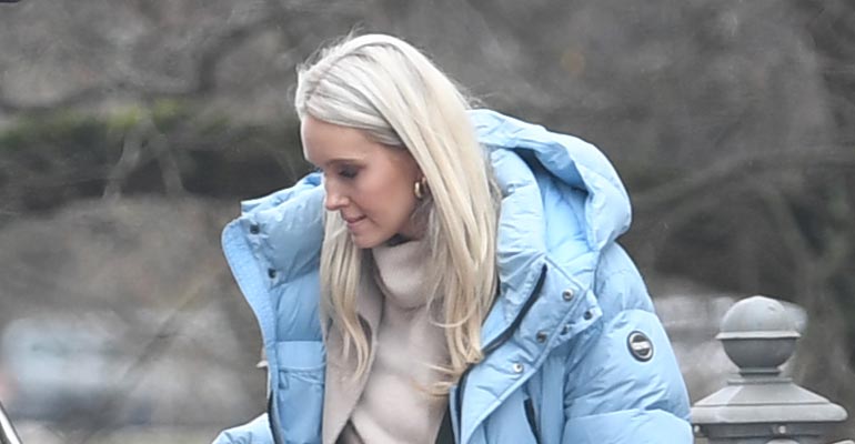 Metti Forssell kipaisi kaupoilla. Metti Forssell kipaisi kaupoilla.