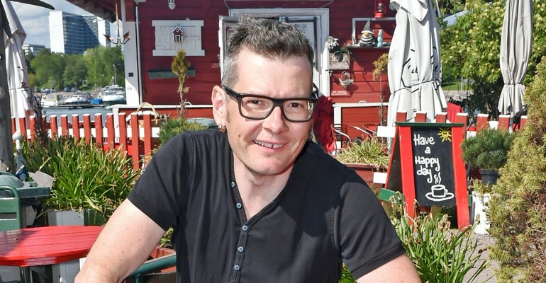 Sami Garam on mökillä. Sami Garam on mökillä.