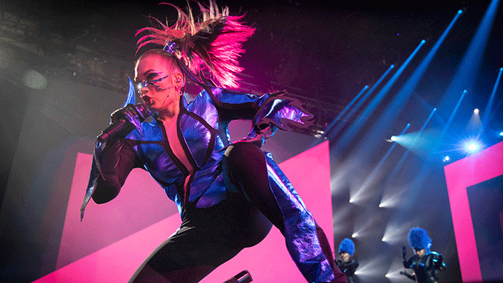 Katso Laulaja Bess Jakaa Suomen Pisteet Euroviisujen Finaalissa 