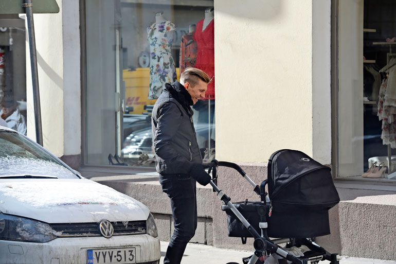 Jarkko myös pelleili vauvelille.