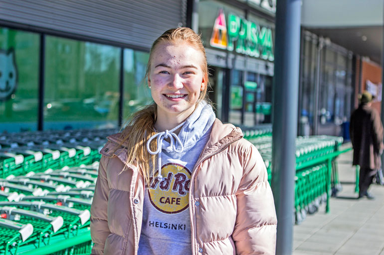 Fanni Varho on tyytyväinen siitä, että megavoitto osui juuri Loimaalle. – Siistiä, että täällä on pelattu niin iso summa rahaa ja asia on saanut julkisuutta.