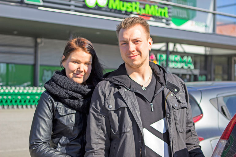Taina Vesalalla ja Dmitri Larinilla ei ole hajuakaan jättipotin kohtalosta. – Kuulin juttuja, joiden mukaan kyseessä olisi ollut voittoporukka traktoritehtaalta. Mutta se huhu ammuttiin myöhemmin alas, Dmitri kertoo.