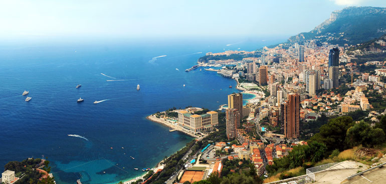 Mikon uusi ruotsalaisrakas Sofia on opiskellut Monacossa ja asunut Ranskan Rivieralla. Hän on erikoistunut ökyjahtien välitykseen.
