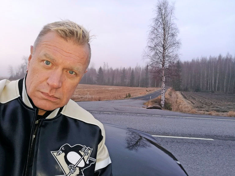 – Odotin yksin ja kylmissäni kolme tuntia tienposkessa, Tauski kertoo.