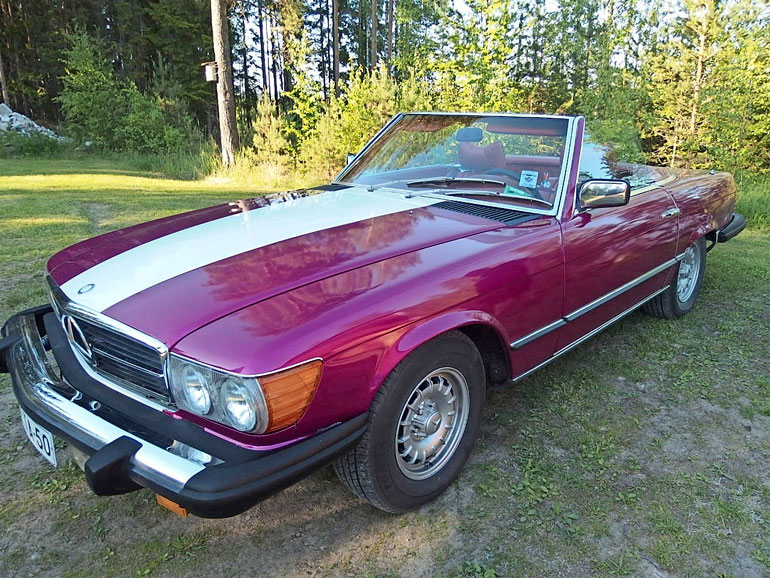 Huutokauppakeisari osti vuoden 1978 avo-Mersun Salosta, josta se kuljetettiin Tampereelle.