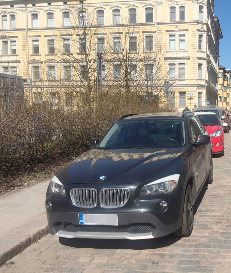 Samulin BMW-maasturi on ollut tuttu näky hänen uusilla kotikulmillaan Helsingin kantakaupungissa.