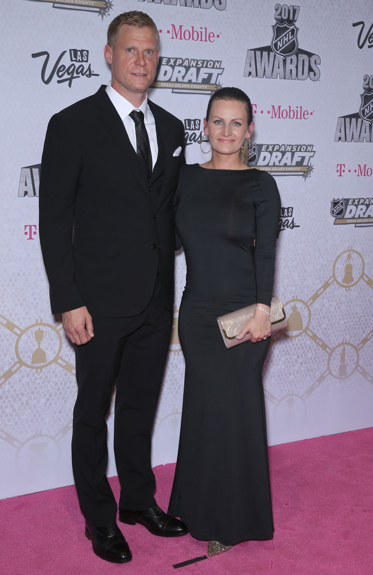 Mikolla ja Helenalla on vuonna 2013 syntynyt tytär Sofie ja toukokuussa 2015 syntynyt poika Kasper.