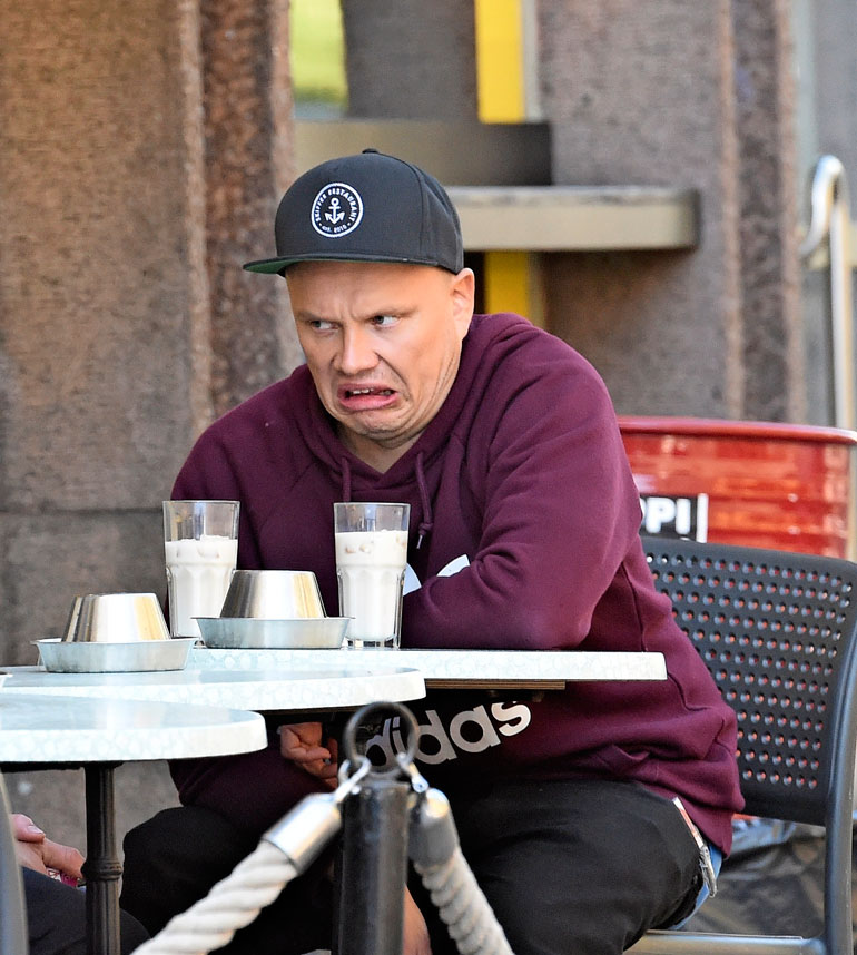 Ilari kumosi valkovenäläisiä kiihtyvällä tahdilla ja piti älämölöä yllä.