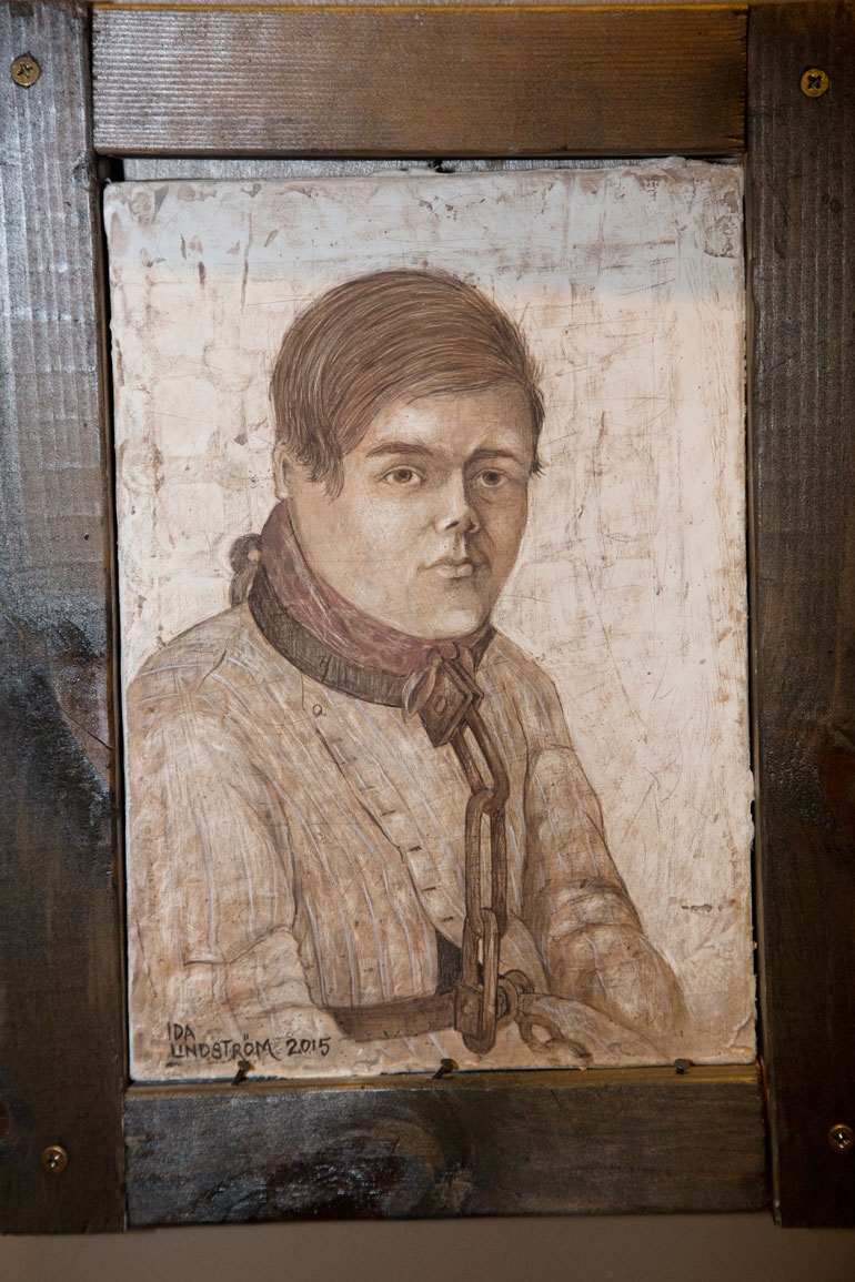 Juhani Aataminpoika kahliittiin sellinsä seinään vuonna 1853.