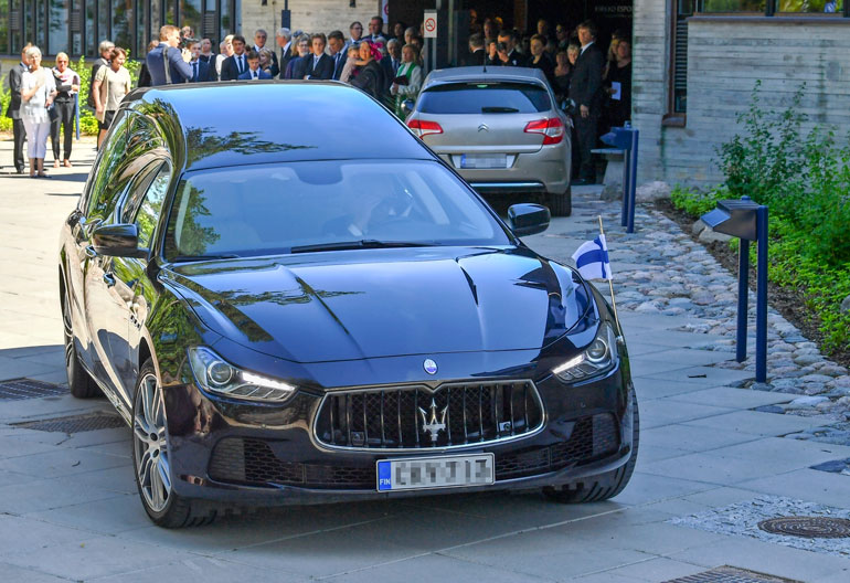 Ruumisauto oli majesteettinen, Maserati Ghiblin pohjalle rakennettu Biemme Vekal.