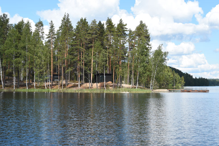 Jari-Matin ja Maisan mökkitontti sijaitsee Saimaalla.