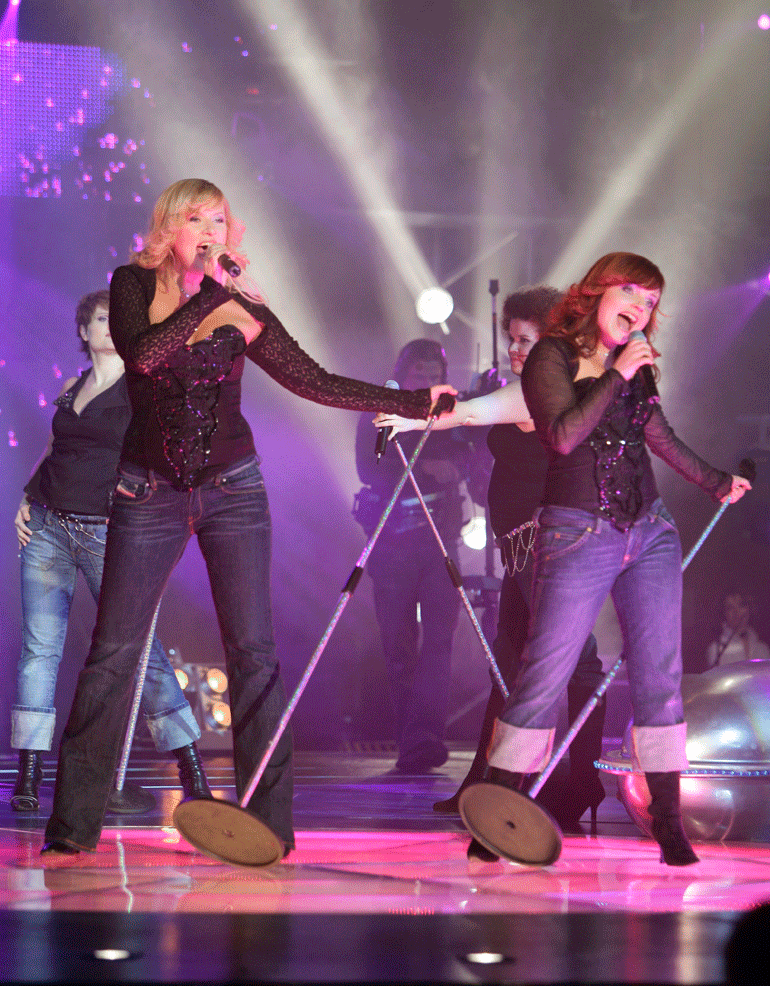 Vuonna 2006 Nina Tapio ja Hanna-Riikka osallistuivat Suomen Euroviisukarsintaan kappaleella This is what we came for.