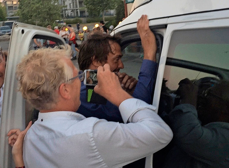 Teemu kävi baariillan jälkeen myös naispoliisin juttusilla.