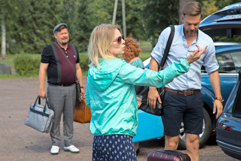 Pamela Tolalle Swingers on ensimmäinen kokopitkä ohjaustyö. Mikko Nousiainen on leffan näyttelijäkaartia.