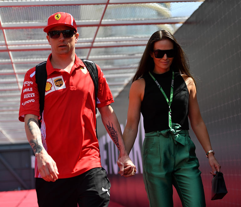 Kimi ja Minttu Räikkönen repäisivät kunnolla hääpäivänsä kunniaksi. 