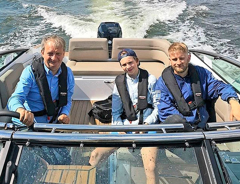 Hjallis Harkimo Myi kypaattinsa Jethro Rostedtille Juuri Ennen 