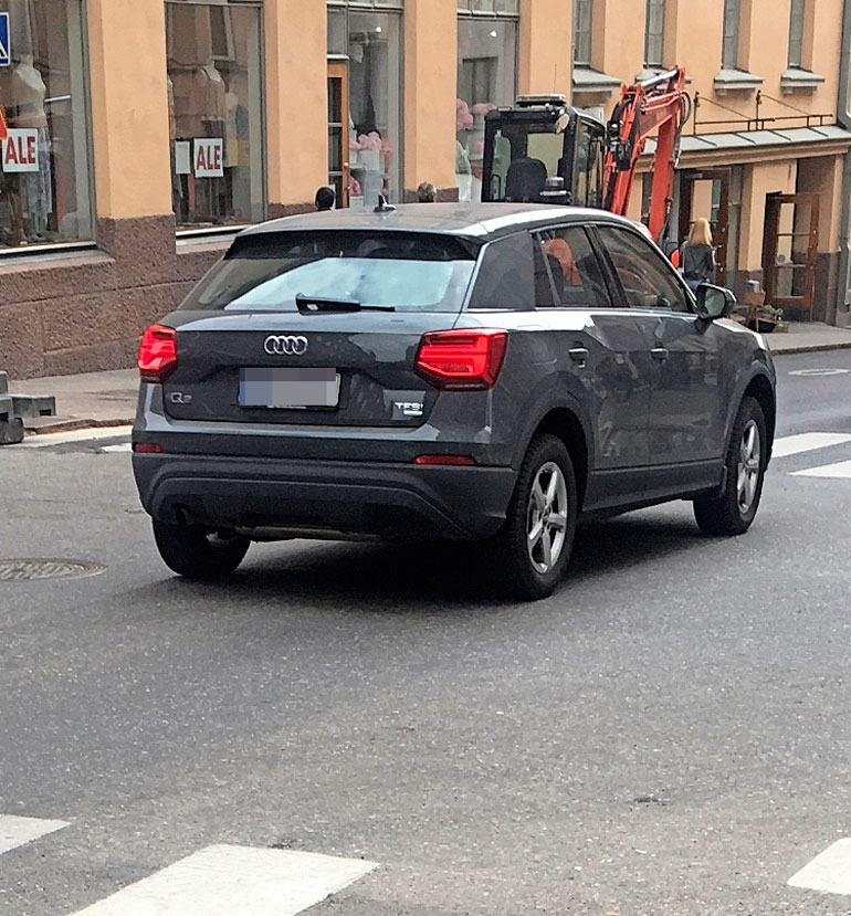 Anne Kukkohovi ajeli uudella autollaan.