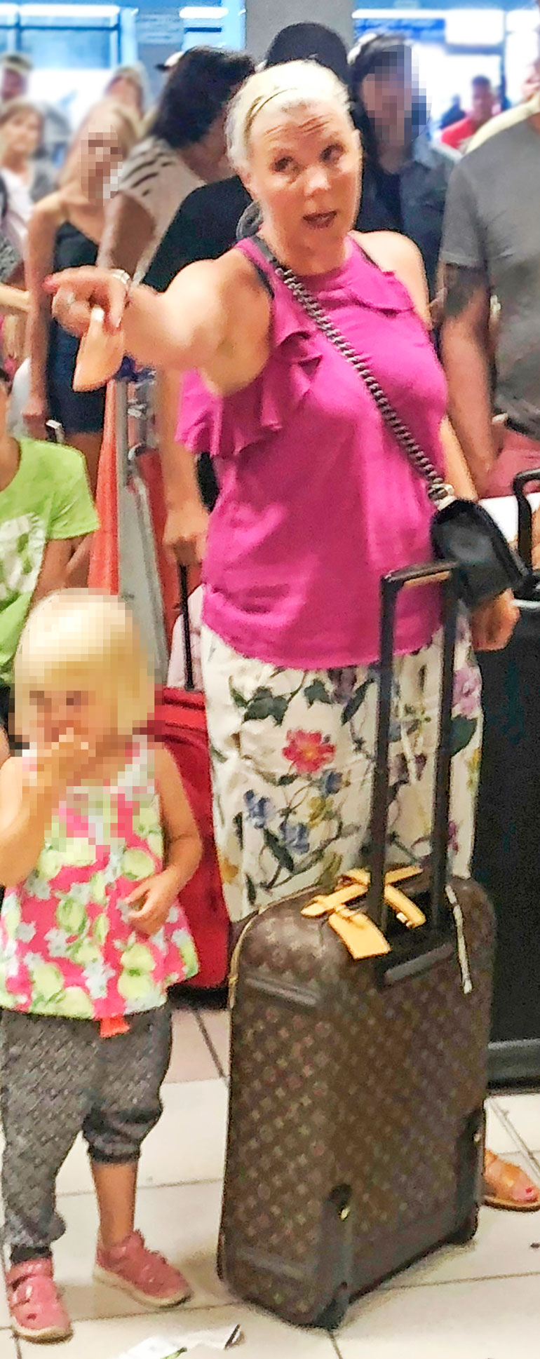 Vappu Pimiä sanoo tietävänsä, ettei hän ollut se, joka herätti käytöksellään pahennusta Ródoksen lentokentällä. – Luulenpa, että kaikki muutkin paikalla olleet ovat kanssani samaa mieltä.