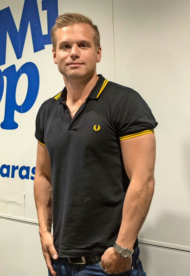 Hovimuusikko- Ilkka on noussut kuuluisuuteen Radio Suomipopin aamushown myötä.