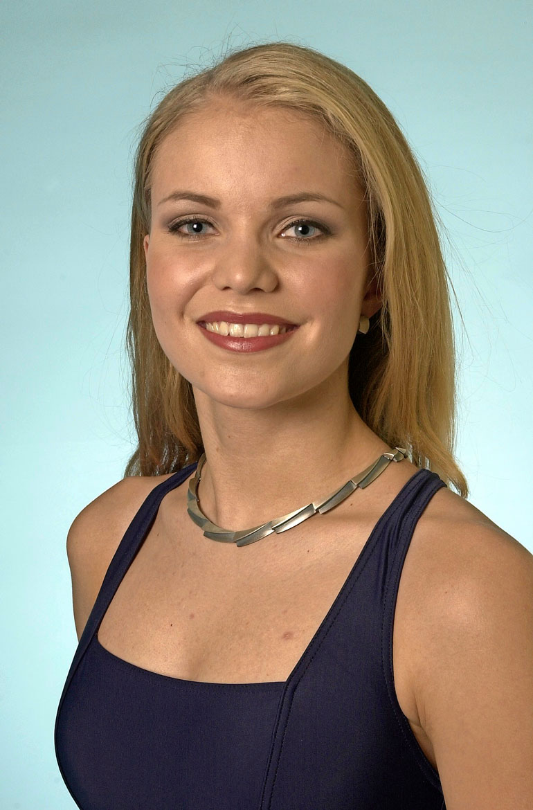 Hennan Hanna-sisko on vuoden 2001 Miss Suomi -kisan toinen perintöprinsessa.