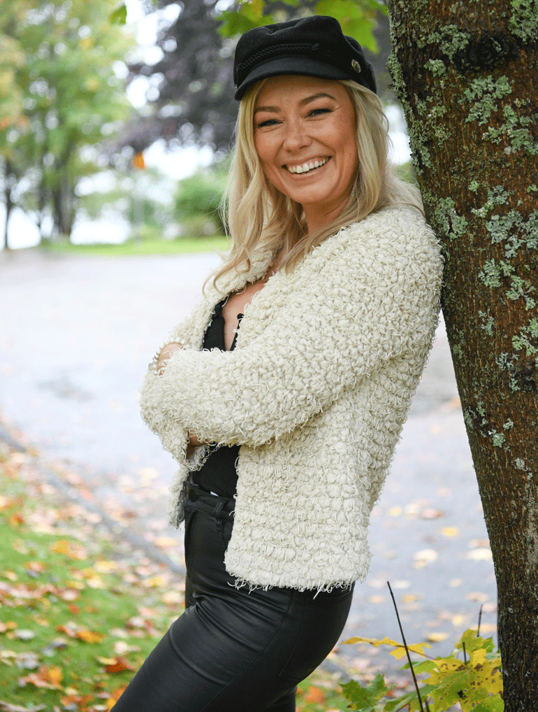 Jenny ei käy enää lainkaan lueskelemassa nettikommentteja. Hän on esittänyt myös kaveripiirilleen toivomuksen, ettei nettifoorumeiden höpötyksistä kerrottaisi hänelle.