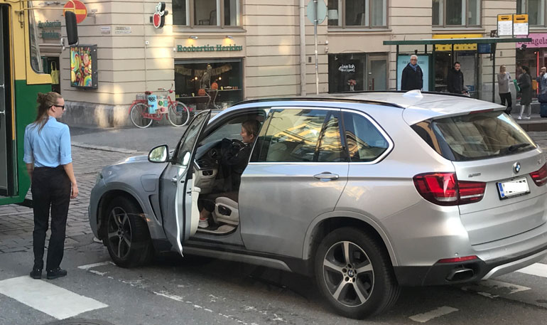 Kirsi Alm-Siira kolarissa