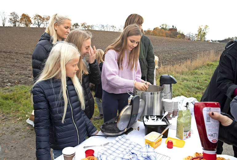 Norjan kruununprinsessa Mette-Marit ja prinsessa Ingrid