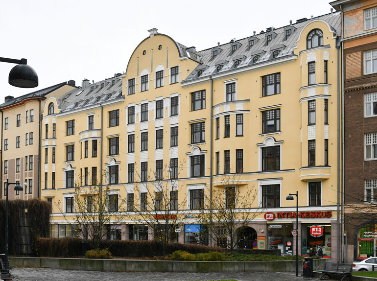 Sofian ja Nikon uudesta Helsingin-lukaalista avautuu näköala idylliseen puistoon. Ydinkeskusta sijaitsee vain kivenheiton päässä.