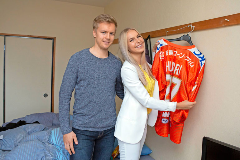 Alina hyväksyy Joonaksen uran tuomat haasteet, ja Joonas haluaa kehittyä kiekkoilijana. – Jokainen haaveilee NHLurasta, mutta sen eteen on tehtävä paljon töitä! Tällä hetkellä minulla ei ole varausta sinne, tarvitaan kovempia näyttöjä, Joonas sanoo.