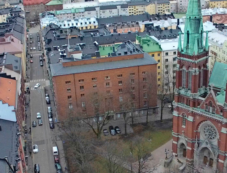 Laajasalon koti sijaitsee Helsingin kalleimmilla seuduilla Ullanlinnan kaupunginosassa.