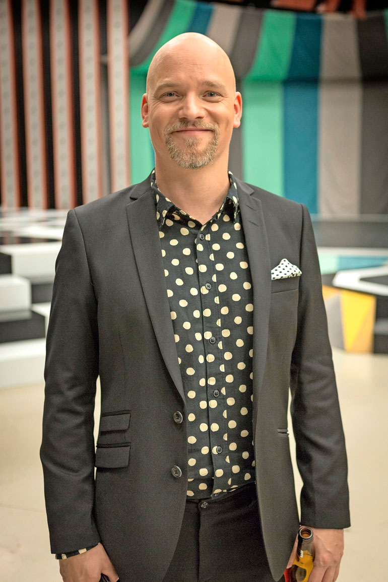 Annin kihlattu on stand up -koomikko Niko Kivelä.
