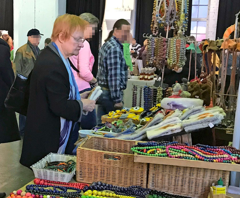 Tarja Halonen markkinoilla.