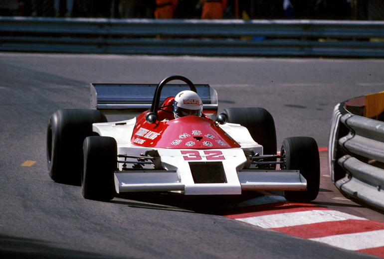 Keke ajamassa Formula 1 -autoa vuonna 1978.